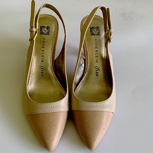 Anne Klein in size 5 M . Tan/beige